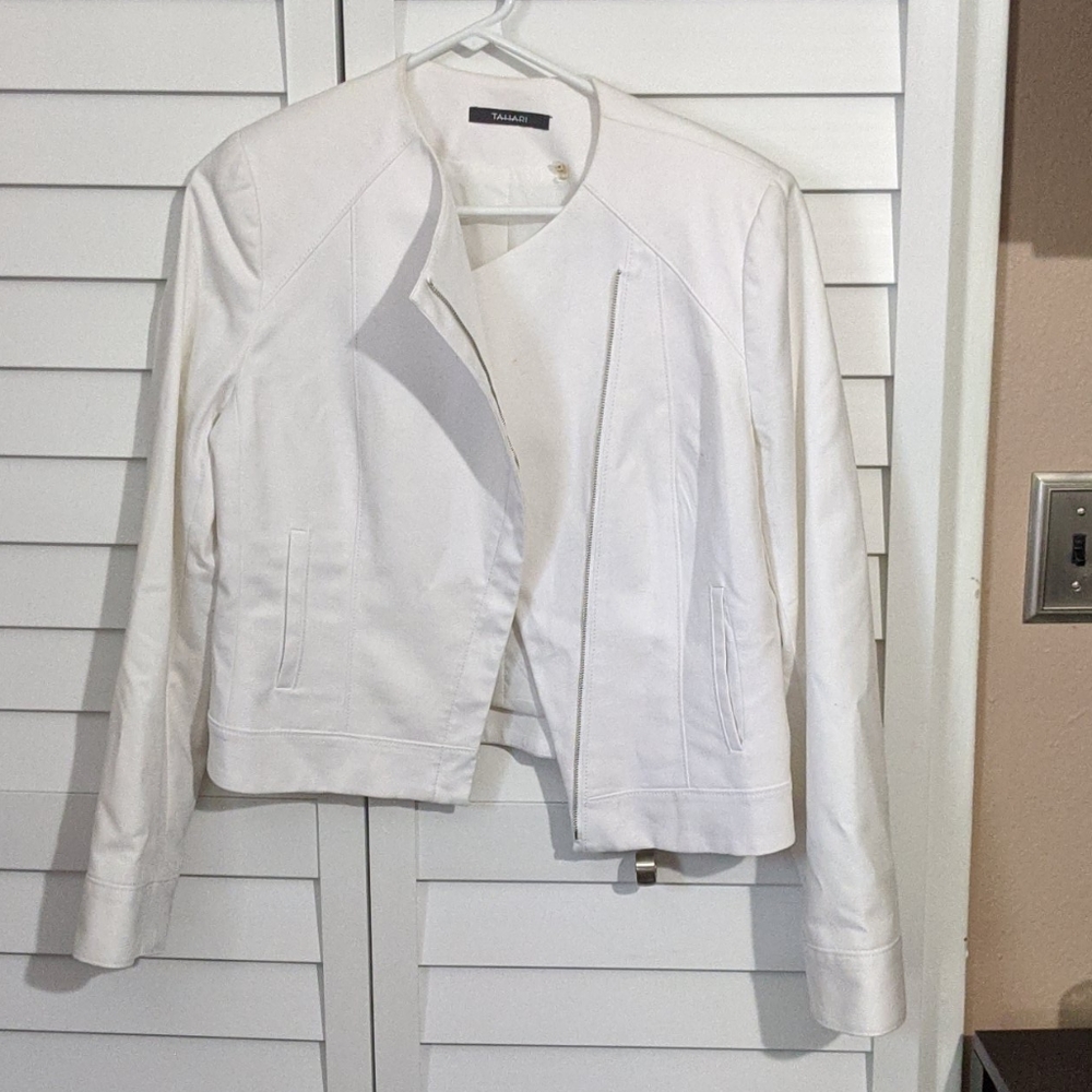 Tahari white blazer size 10